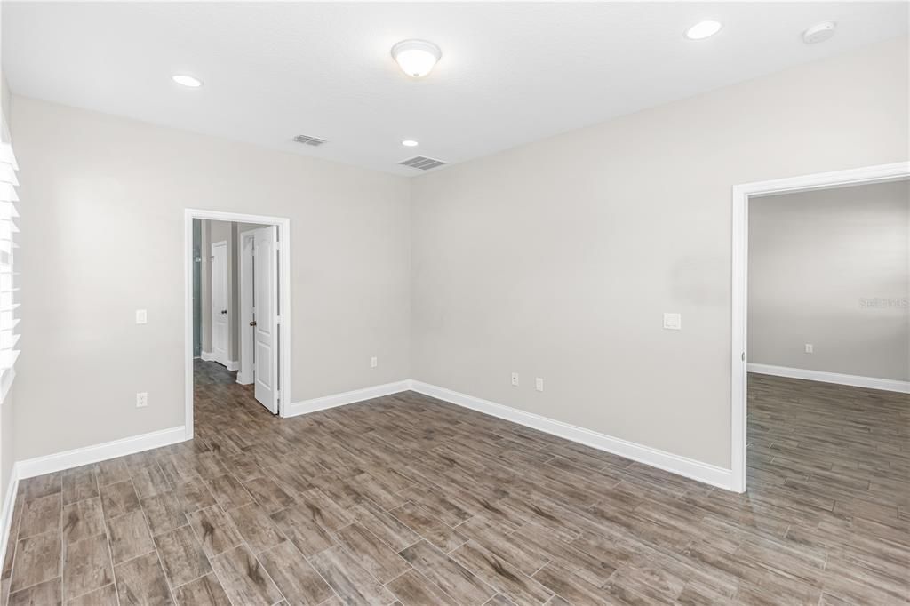 En Venta: $665,000 (4 camas, 3 baños, 2190 Pies cuadrados)