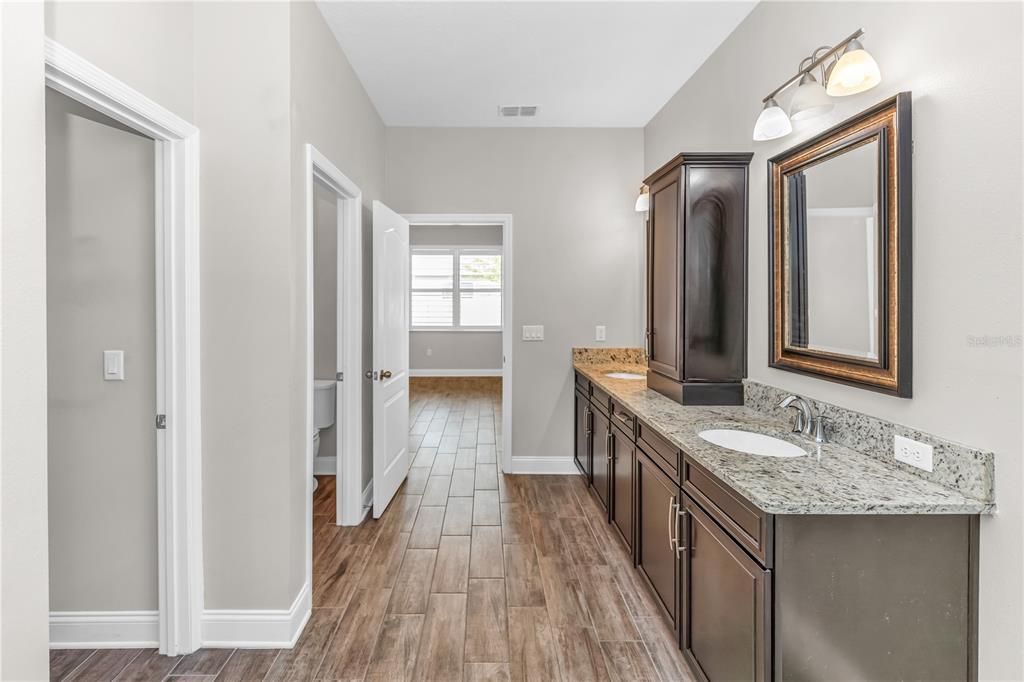 En Venta: $665,000 (4 camas, 3 baños, 2190 Pies cuadrados)