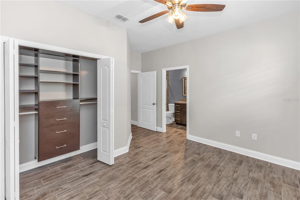 En Venta: $665,000 (4 camas, 3 baños, 2190 Pies cuadrados)