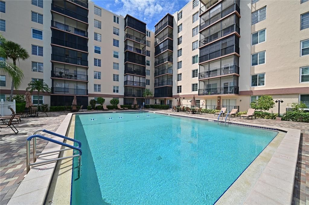 For Sale: $210,000 (2 beds, 2 baths, 940 Square Feet)