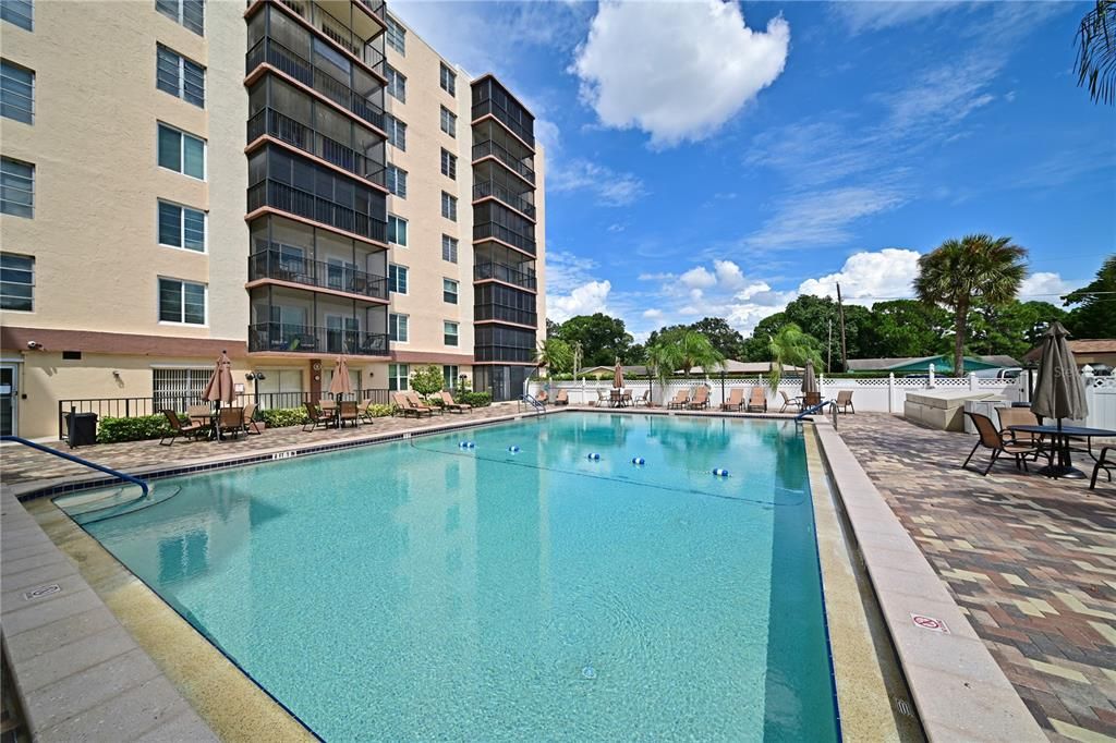 For Sale: $210,000 (2 beds, 2 baths, 940 Square Feet)