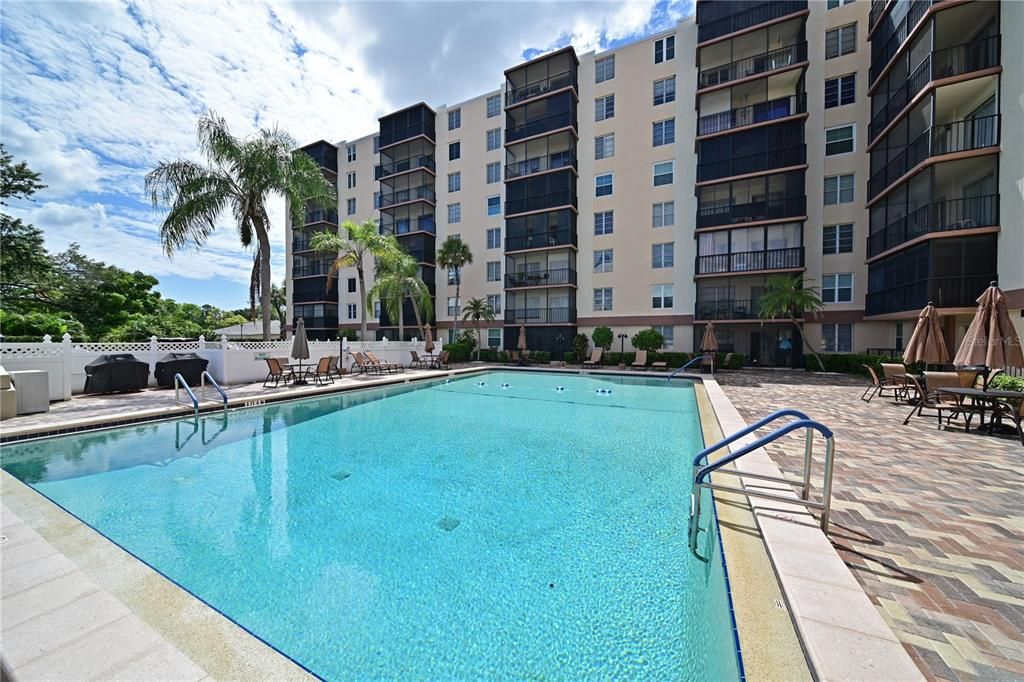 For Sale: $210,000 (2 beds, 2 baths, 940 Square Feet)