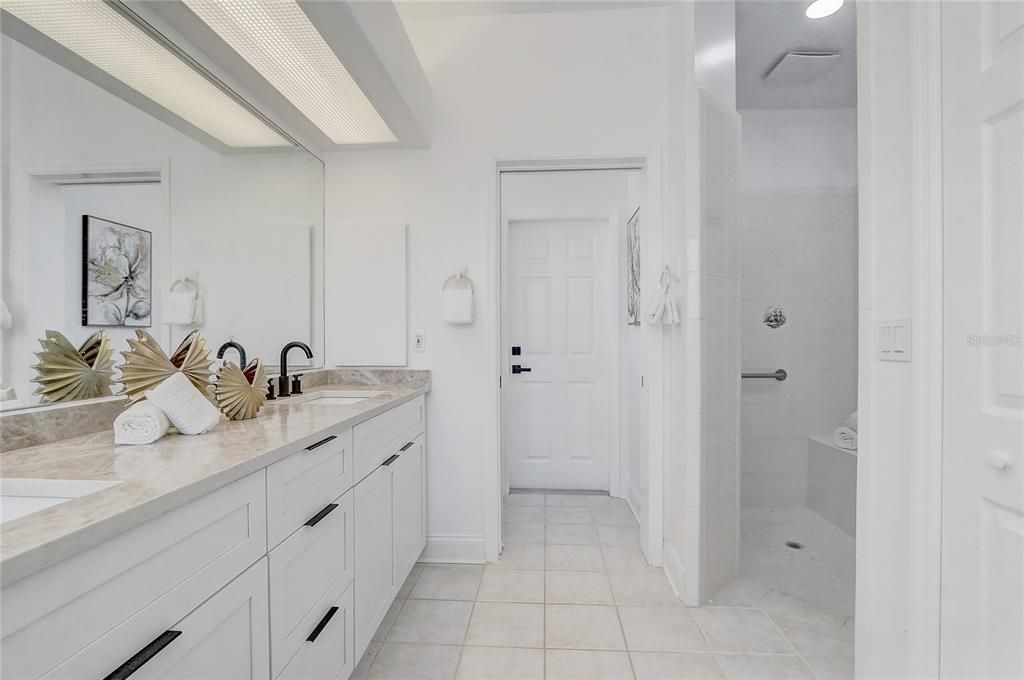 For Sale: $699,999 (3 beds, 2 baths, 2366 Square Feet)