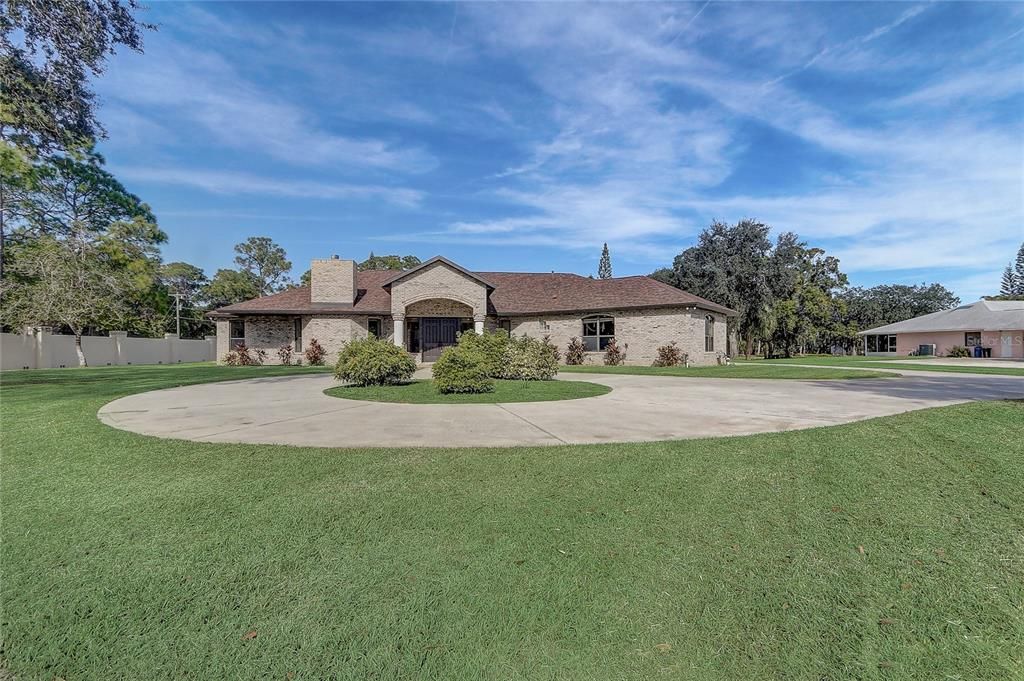 For Sale: $699,999 (3 beds, 2 baths, 2366 Square Feet)