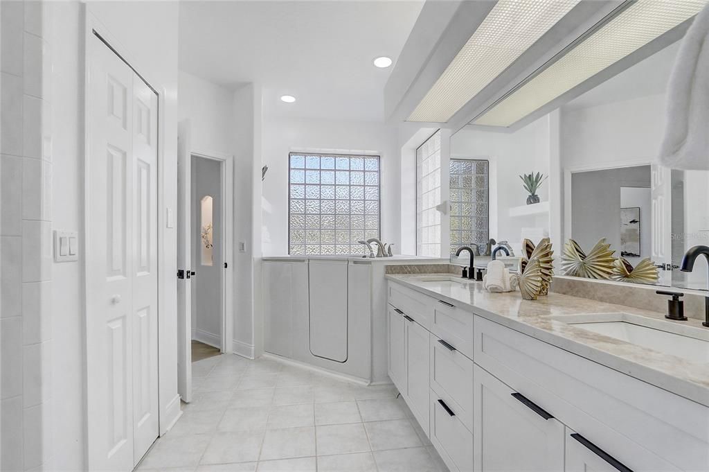 For Sale: $699,999 (3 beds, 2 baths, 2366 Square Feet)