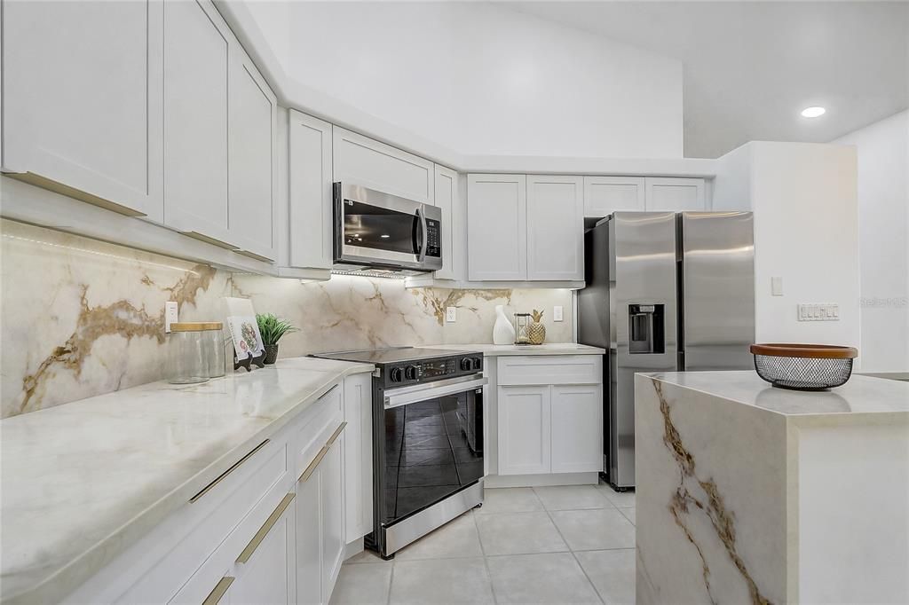 For Sale: $699,999 (3 beds, 2 baths, 2366 Square Feet)