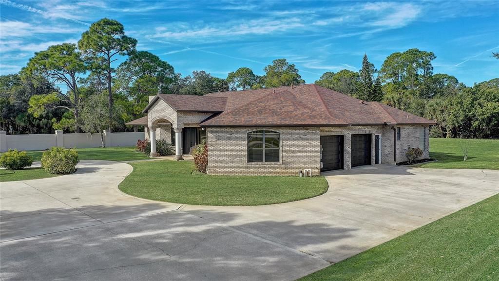 For Sale: $699,999 (3 beds, 2 baths, 2366 Square Feet)