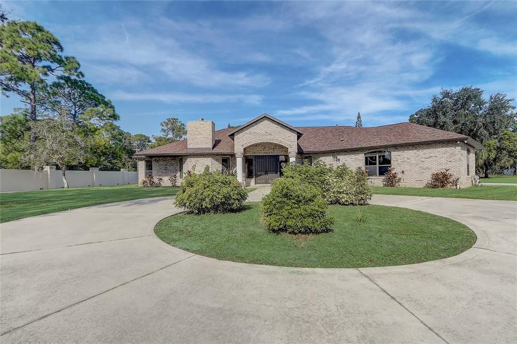 For Sale: $699,999 (3 beds, 2 baths, 2366 Square Feet)