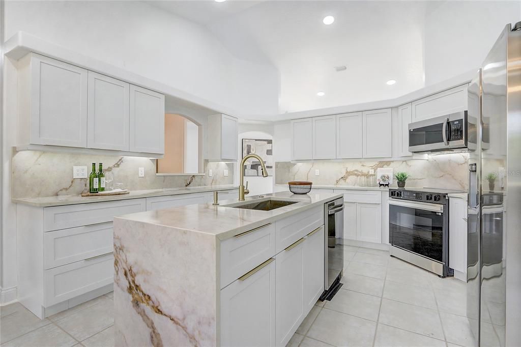 For Sale: $699,999 (3 beds, 2 baths, 2366 Square Feet)