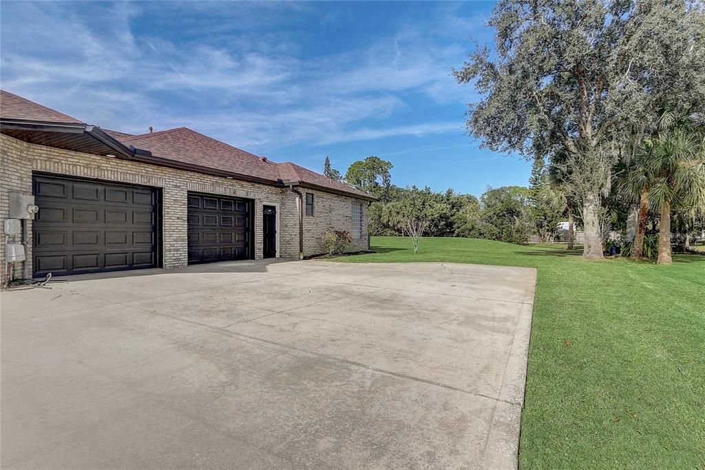 For Sale: $699,999 (3 beds, 2 baths, 2366 Square Feet)