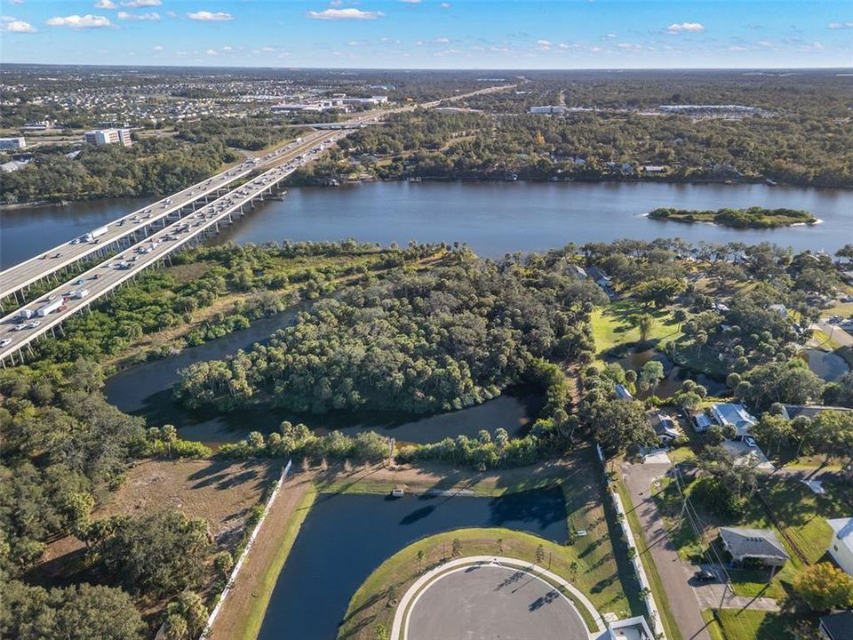 待售: $895,000 (5.60 acres)