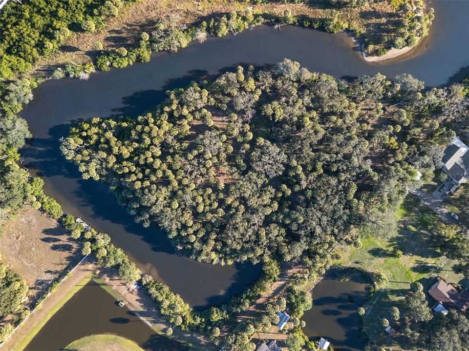 待售: $895,000 (5.60 acres)