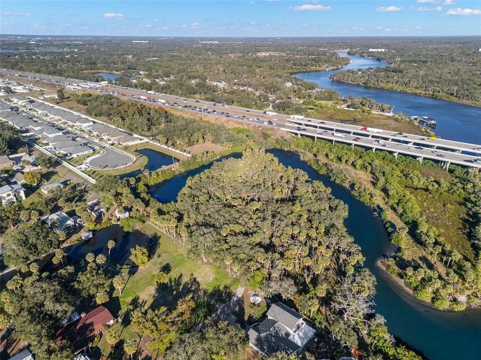 待售: $895,000 (5.60 acres)