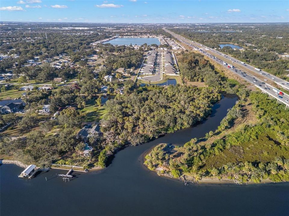 待售: $895,000 (5.60 acres)