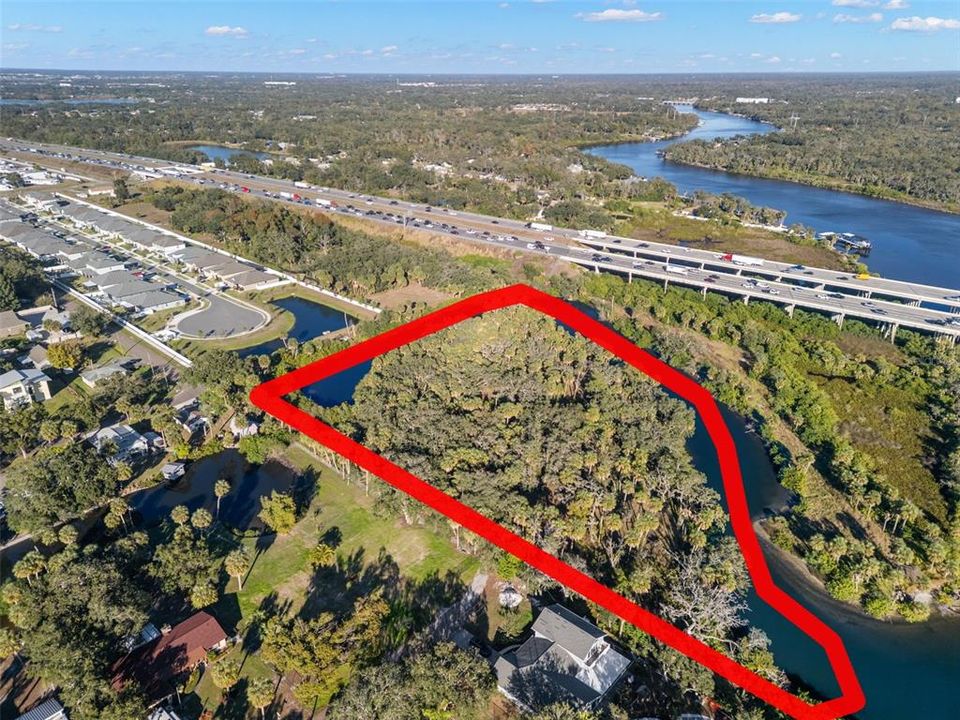 待售: $895,000 (5.60 acres)