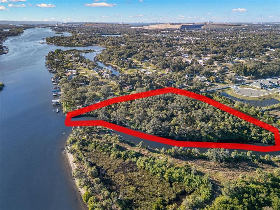 待售: $895,000 (5.60 acres)