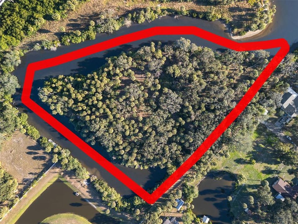 待售: $895,000 (5.60 acres)