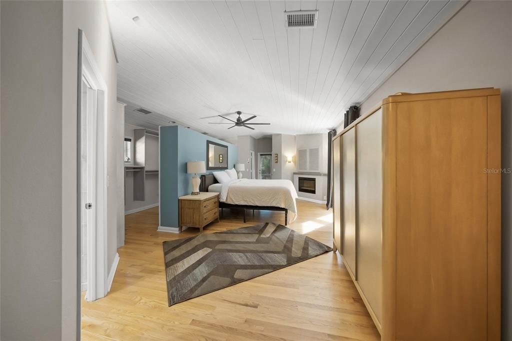 For Sale: $1,995,000 (4 beds, 3 baths, 2483 Square Feet)