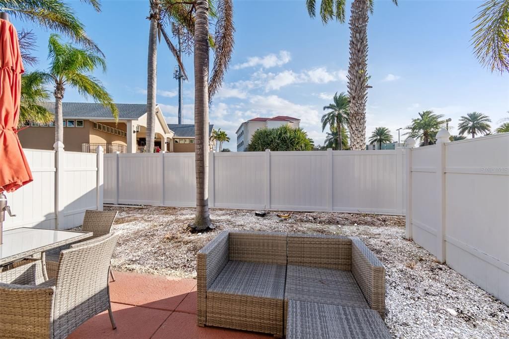 For Sale: $410,000 (1 beds, 1 baths, 735 Square Feet)