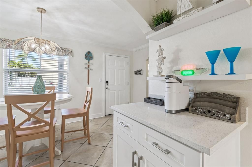 For Sale: $410,000 (1 beds, 1 baths, 735 Square Feet)