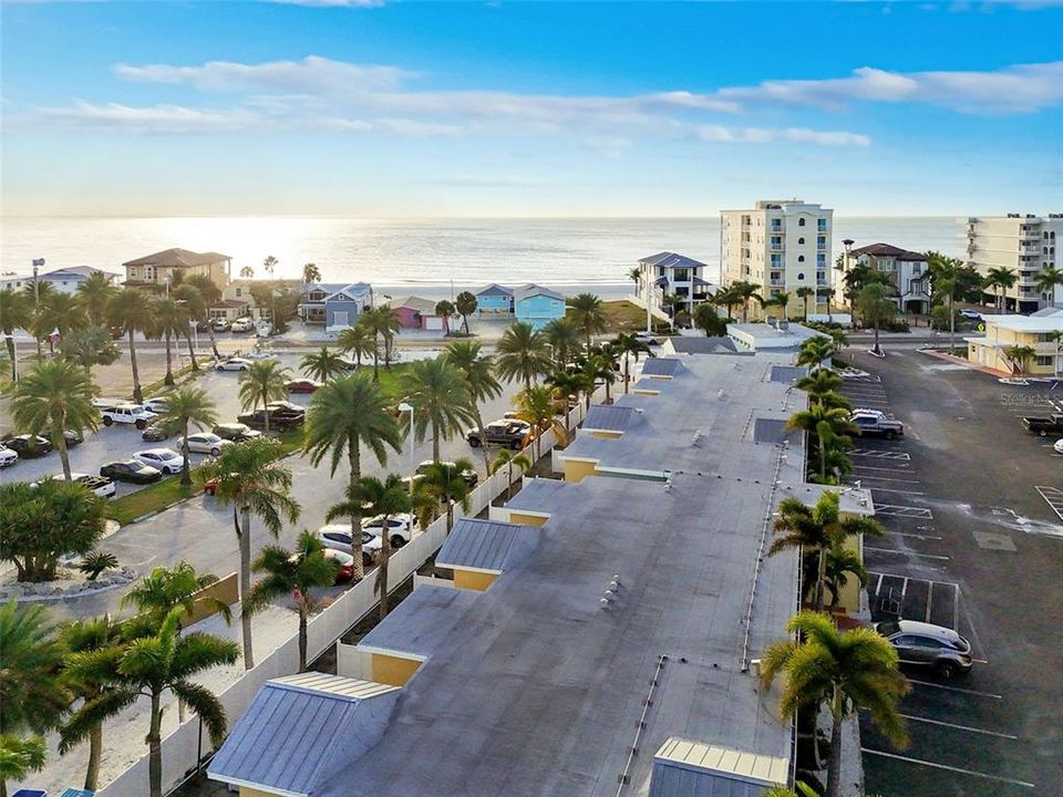 For Sale: $410,000 (1 beds, 1 baths, 735 Square Feet)