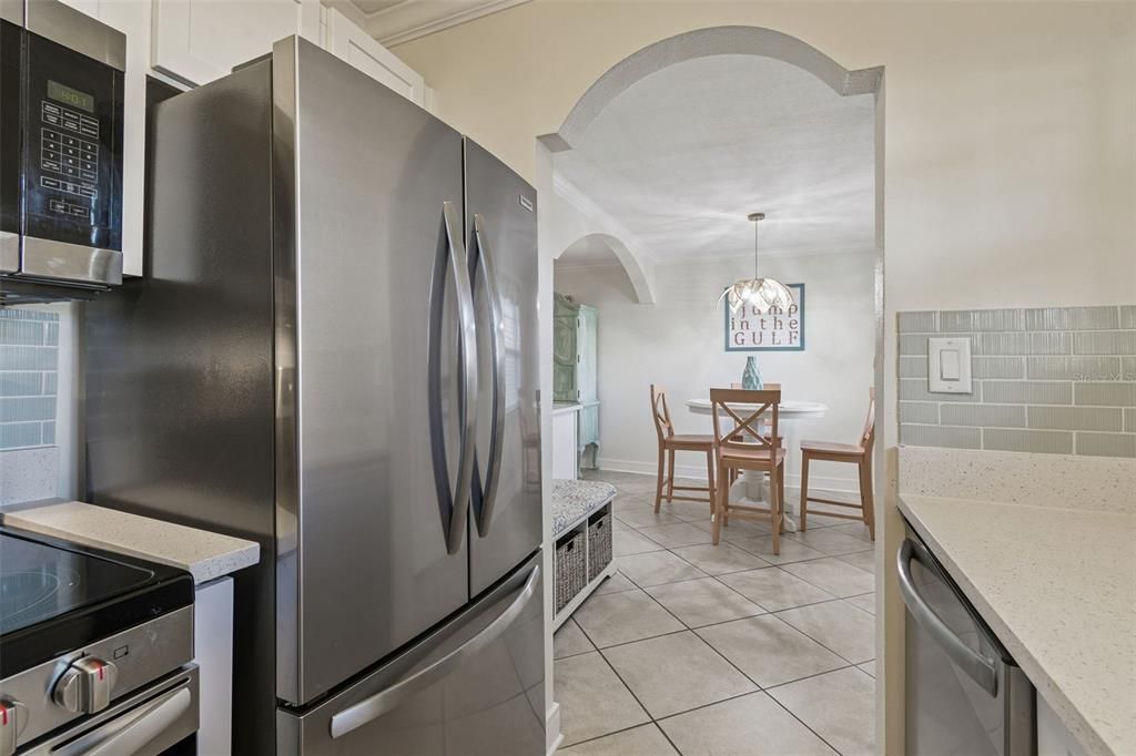 For Sale: $410,000 (1 beds, 1 baths, 735 Square Feet)