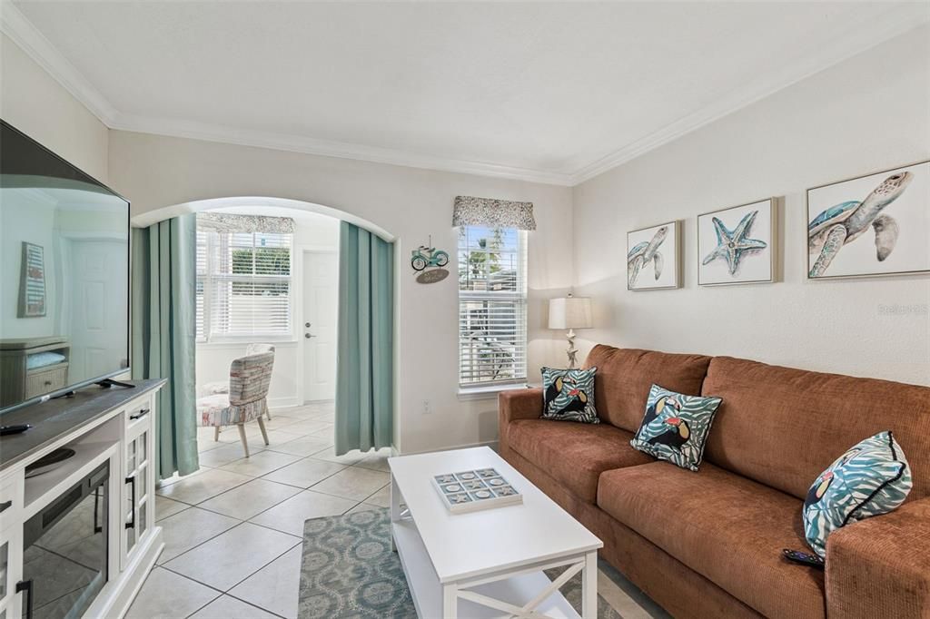 For Sale: $410,000 (1 beds, 1 baths, 735 Square Feet)