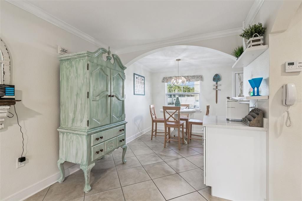 For Sale: $410,000 (1 beds, 1 baths, 735 Square Feet)