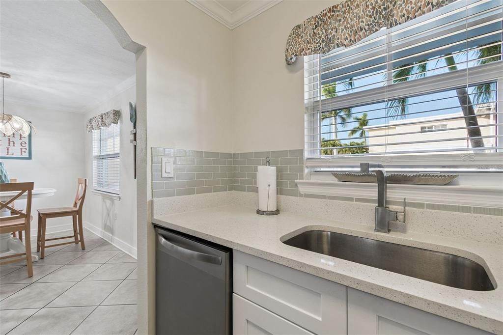 For Sale: $410,000 (1 beds, 1 baths, 735 Square Feet)