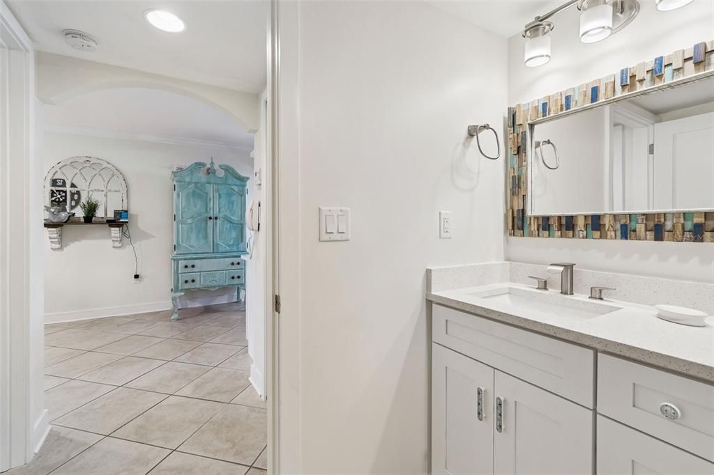 For Sale: $410,000 (1 beds, 1 baths, 735 Square Feet)