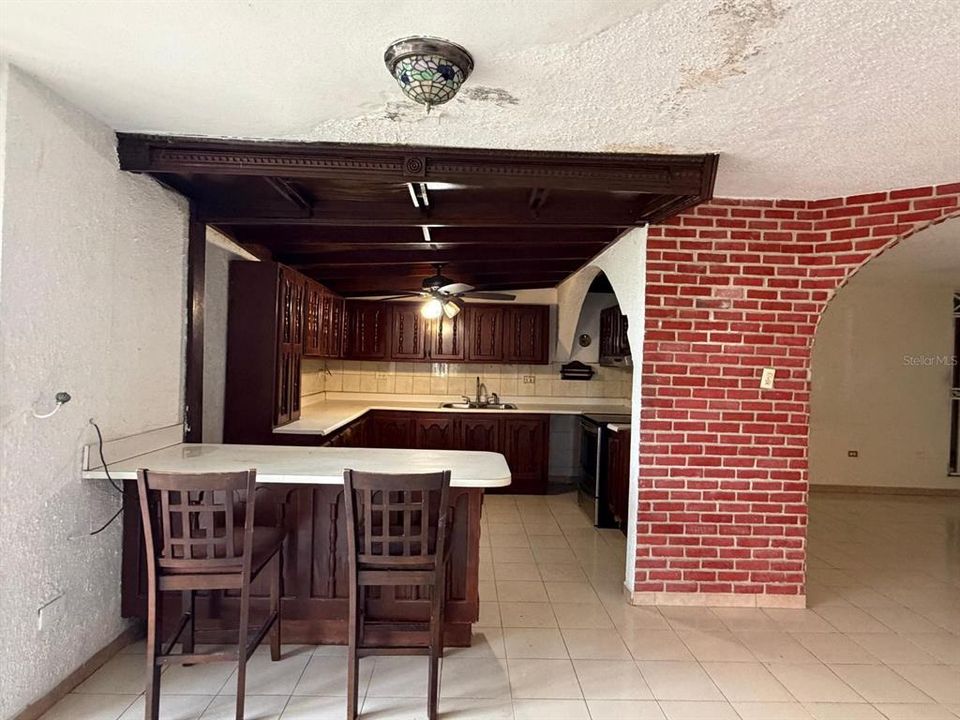 For Sale: $175,000 (3 beds, 2 baths, 1886 Square Feet)