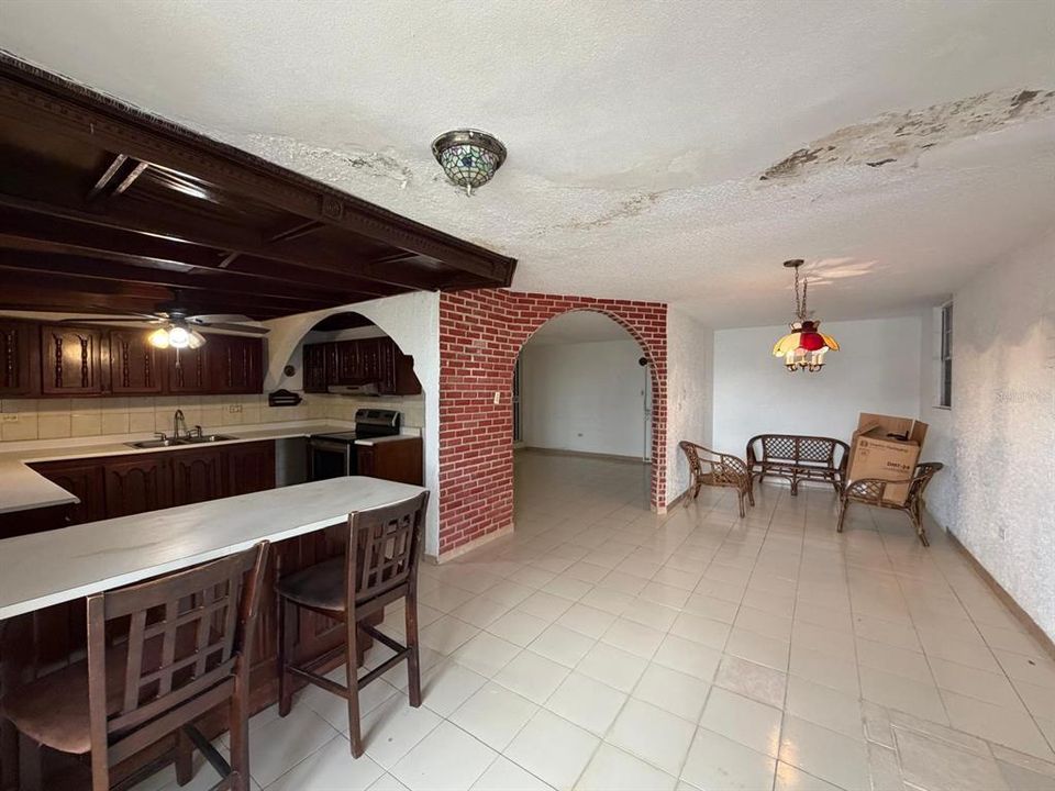 For Sale: $175,000 (3 beds, 2 baths, 1886 Square Feet)