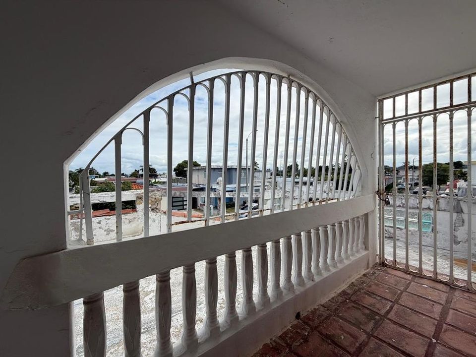 For Sale: $175,000 (3 beds, 2 baths, 1886 Square Feet)