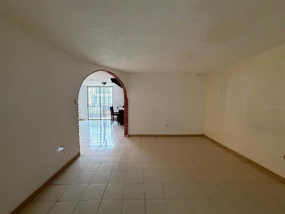 For Sale: $175,000 (3 beds, 2 baths, 1886 Square Feet)