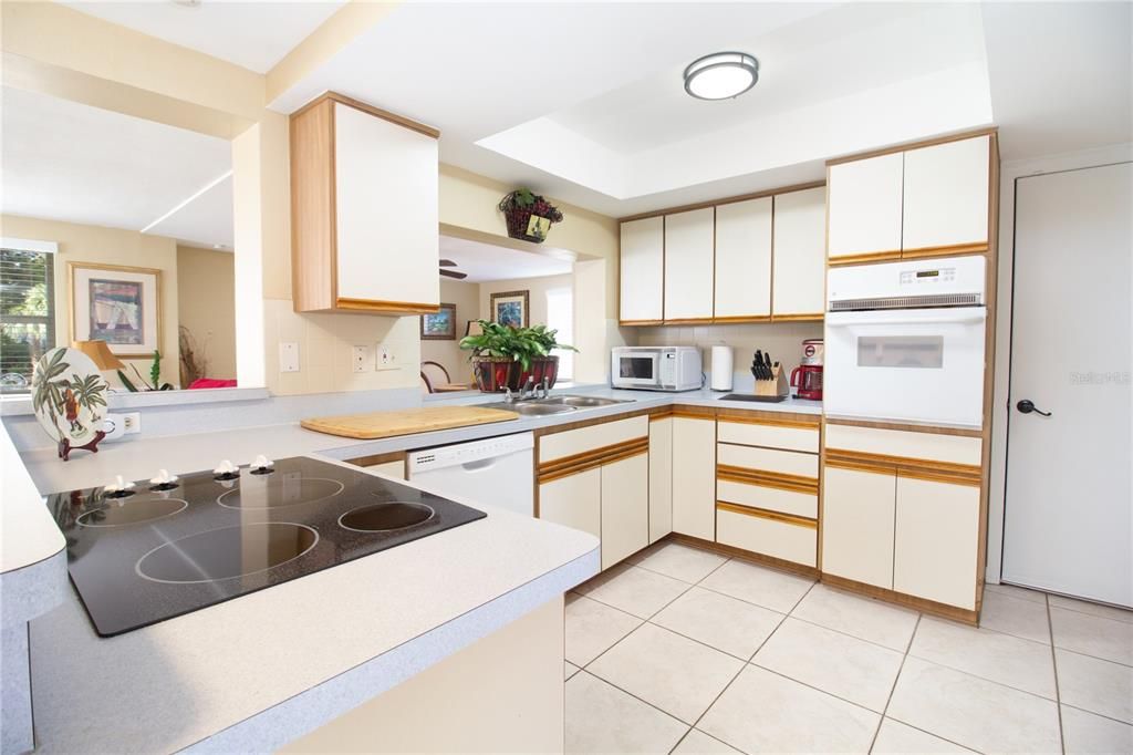 For Rent: $1,950 (2 beds, 1 baths, 1264 Square Feet)