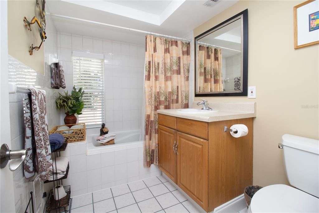 For Rent: $1,950 (2 beds, 1 baths, 1264 Square Feet)