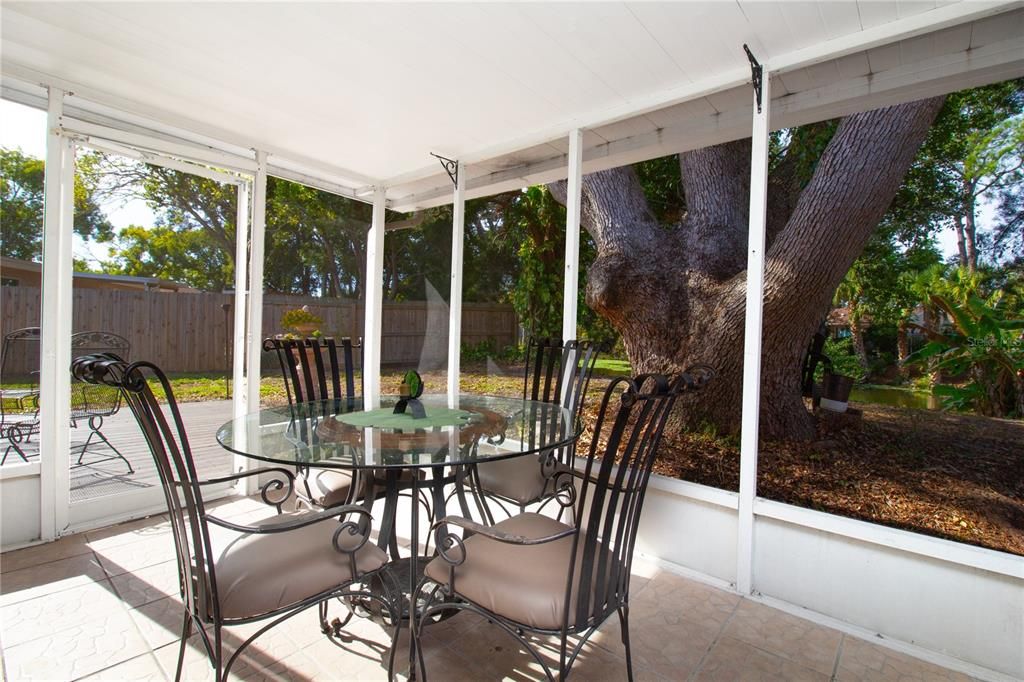 For Rent: $1,950 (2 beds, 1 baths, 1264 Square Feet)