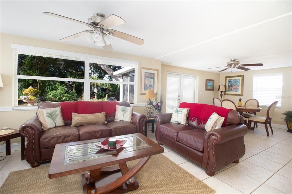 For Rent: $1,950 (2 beds, 1 baths, 1264 Square Feet)