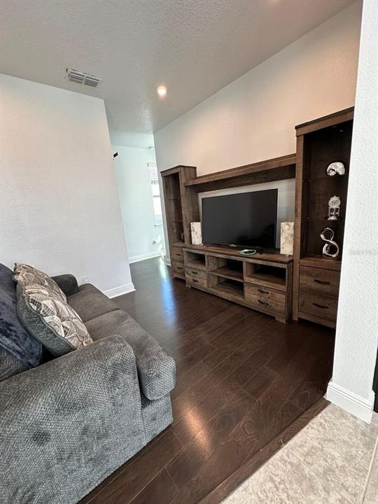 В аренду: $1,600 (1 спален, 1 ванн, 800 Квадратных фут)