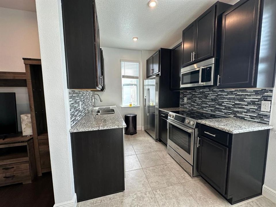 В аренду: $1,600 (1 спален, 1 ванн, 800 Квадратных фут)