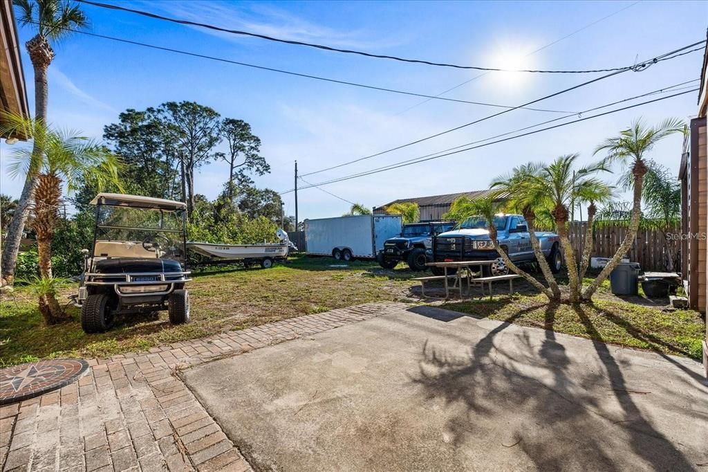 合同活跃: $385,000 (5 贝兹, 2 浴室, 2300 平方英尺)