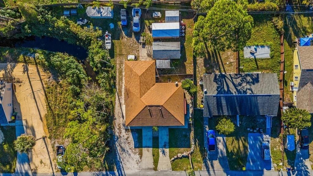 合同活跃: $385,000 (5 贝兹, 2 浴室, 2300 平方英尺)