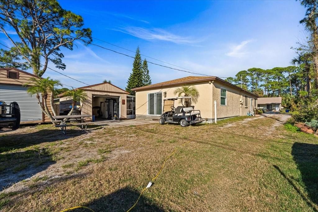 合同活跃: $385,000 (5 贝兹, 2 浴室, 2300 平方英尺)