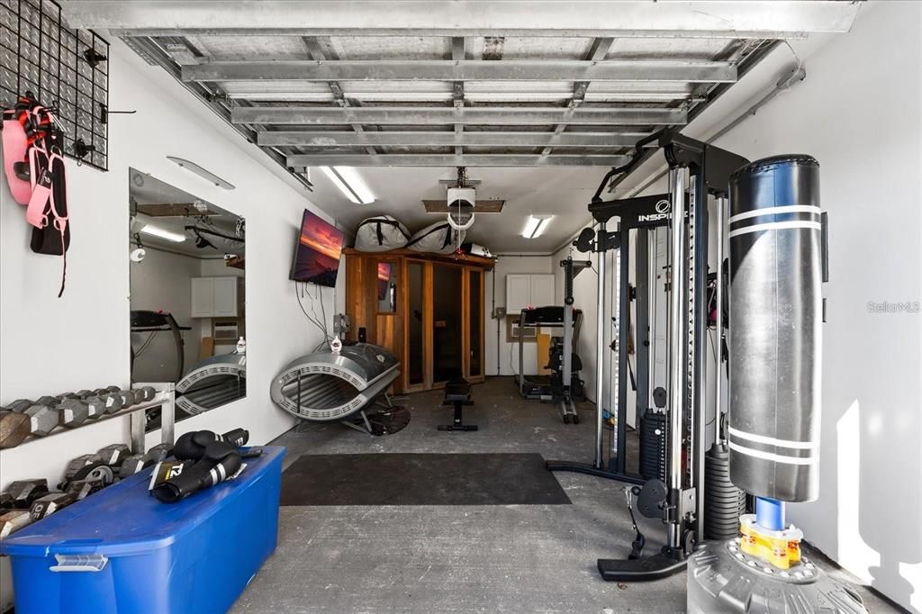 合同活跃: $385,000 (5 贝兹, 2 浴室, 2300 平方英尺)