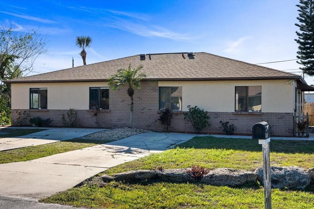 合同活跃: $385,000 (5 贝兹, 2 浴室, 2300 平方英尺)