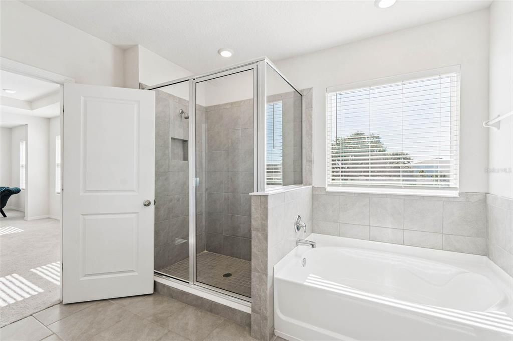 For Rent: $3,200 (4 beds, 3 baths, 3313 Square Feet)