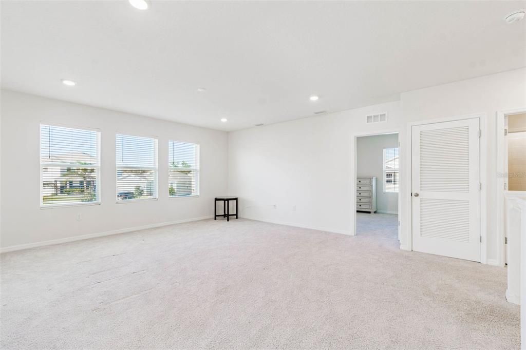 For Rent: $3,200 (4 beds, 3 baths, 3313 Square Feet)