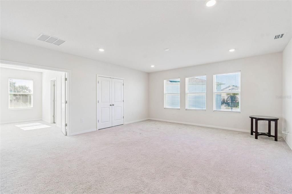 For Rent: $3,200 (4 beds, 3 baths, 3313 Square Feet)