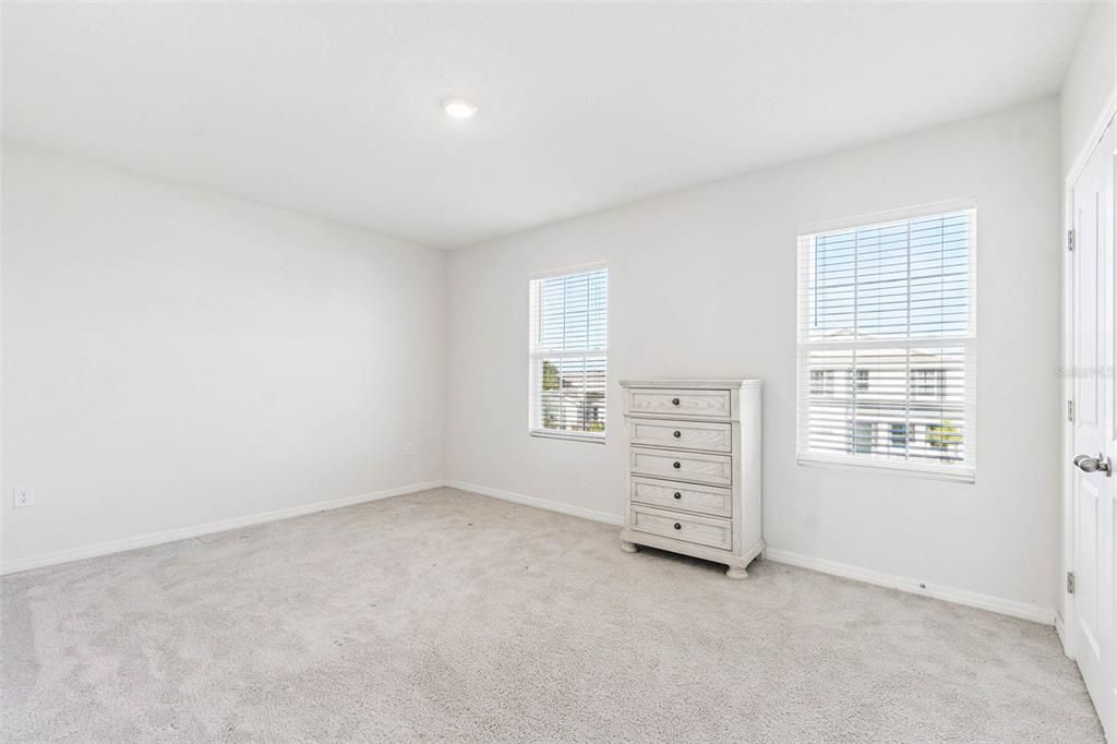 For Rent: $3,200 (4 beds, 3 baths, 3313 Square Feet)