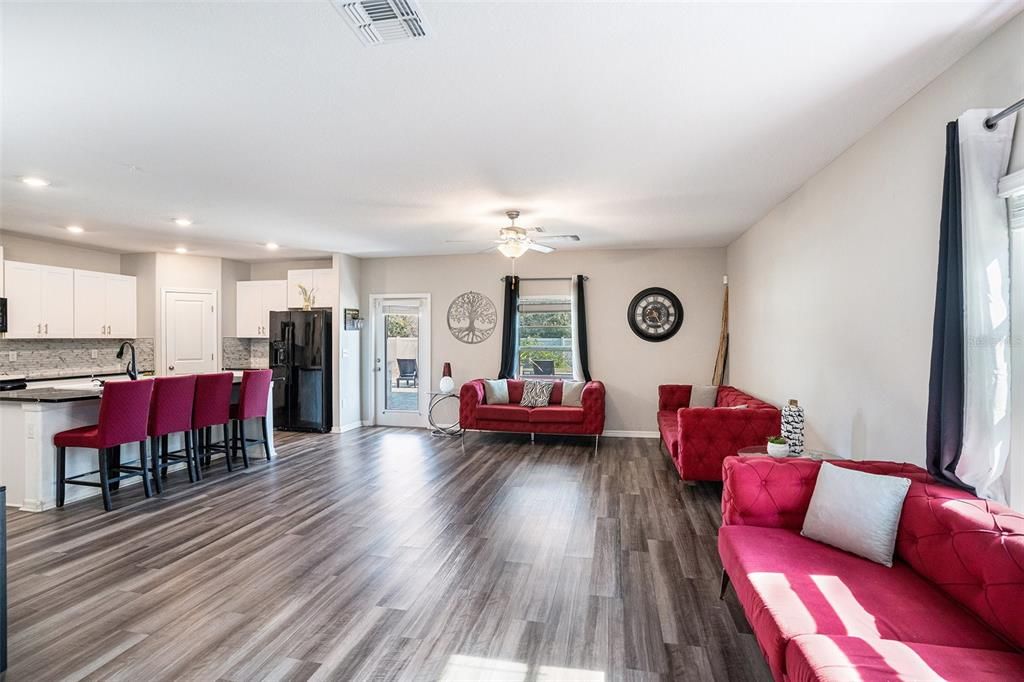 En Venta: $425,000 (5 camas, 2 baños, 2264 Pies cuadrados)